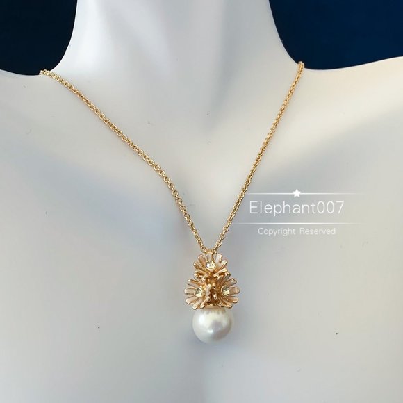 kate spade Jewelry - Kate Spade necklace flower pearl necklace